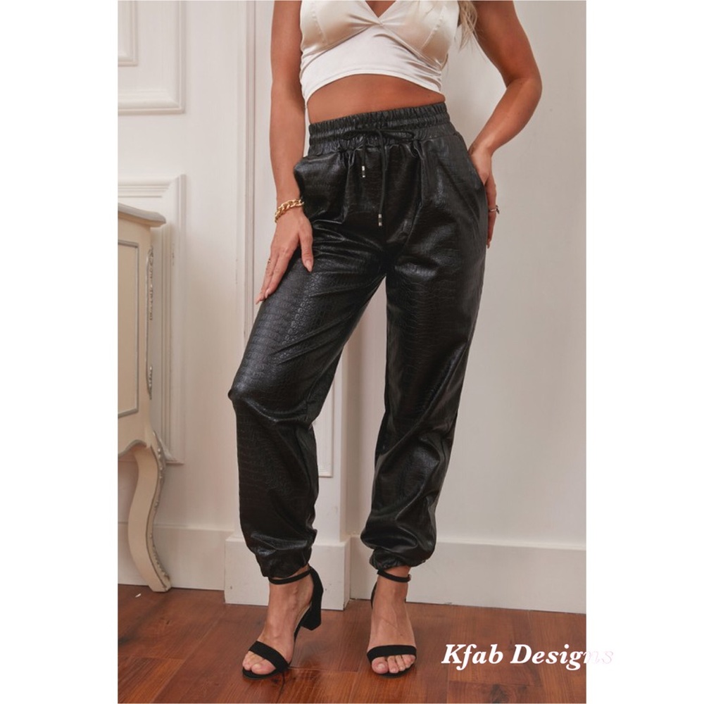 ❤️LAST 1! Must Have Faux Leather Textured Joggers - Picture 6 of 6